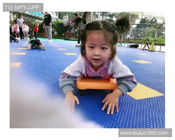 周捷在真人CS游戏中展现可爱魅力引发粉丝热议与欢笑