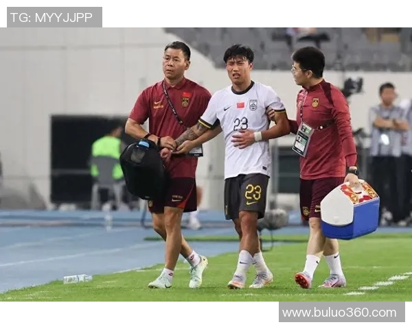 国足东亚杯行李超标引热议51人团队托运140件行李数量惊人